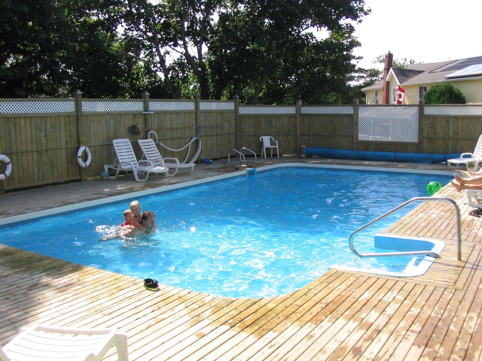 Shining Waters Country Inn Cavendish Exterior photo